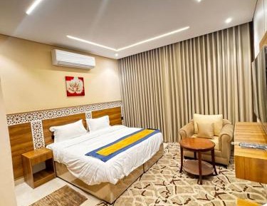 One-Bedroom Apartment with Balcony