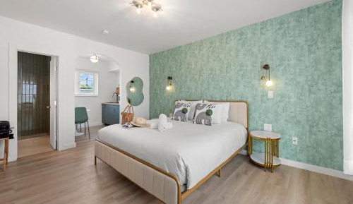Deluxe King Suite