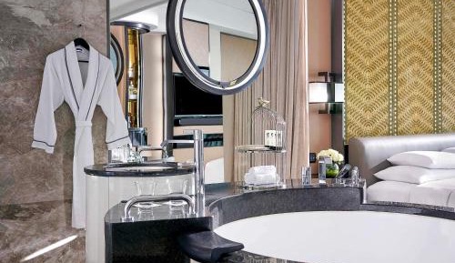 Magnifique Family Room inclusive Mini Bar for the first round and 20% discount in Chinese Restaurant 