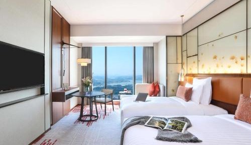 Premier Deluxe Twin Room with River View and Lounge Access - High Floor