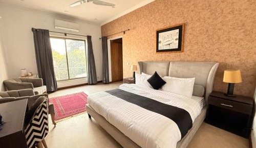 Queen Room with Balcony