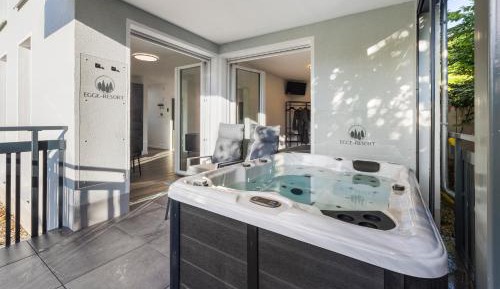 Superior One-Bedroom Apartment with Balcony