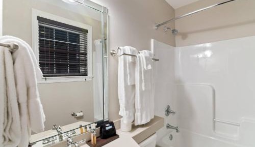 Queen Room - Upper Floor/Non-Smoking