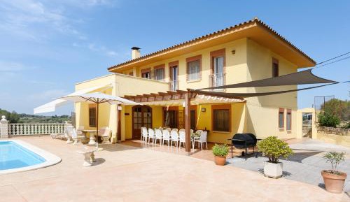 Villa with Garden View