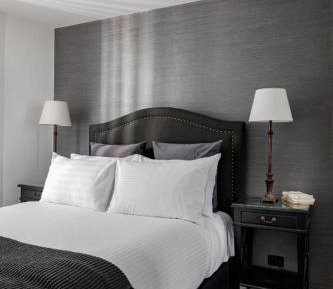 Luxurious One Bedroom Apartment Robert St