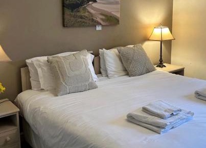 Double or Twin Room with Partial Sea View