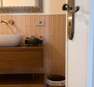 One-Bedroom Deluxe Apartment