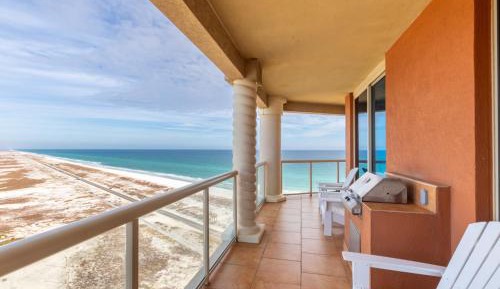 Three-Bedroom Apartment with Balcony