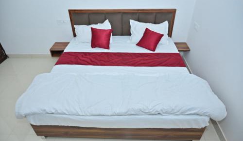 Deluxe Double Room (2 Adults + 1 Child)