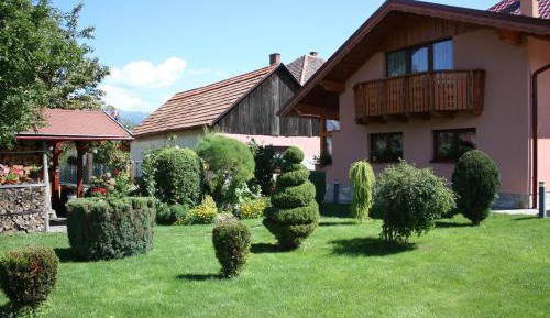 Apartment with Mountain View