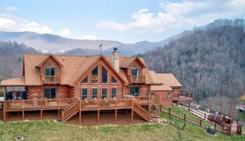 Three-Bedroom Vacation Home 