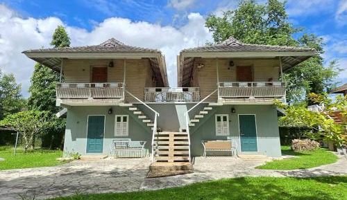 Villa with Garden View