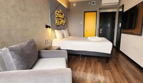 Standard Room with One Double Bed and One Single Bed