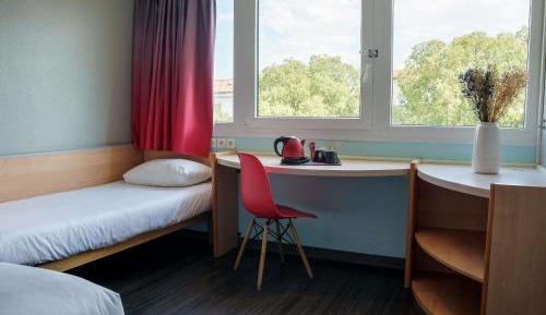 Standard Room with One Double Bed and One Single Bed