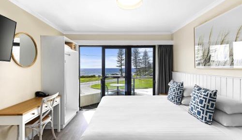 Deluxe King Room with Ocean View