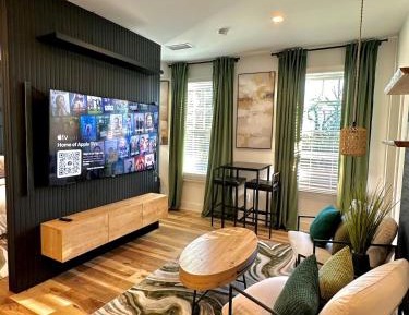 Studio Apartment with King Bed