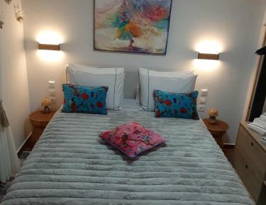 Deluxe One-Bedroom Apartment with Sea View