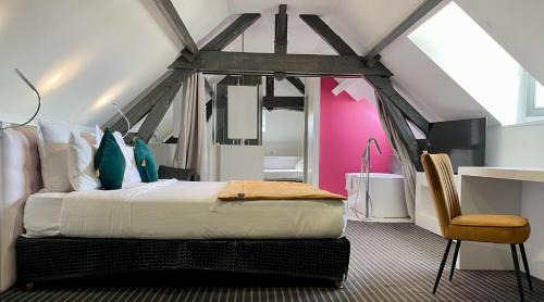 Family Room with Queen Bed and Sofa Bed - Non-Smoking