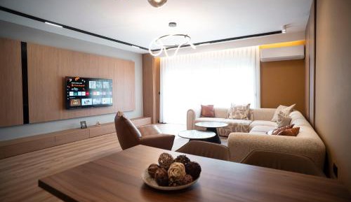 Deluxe Two-Bedroom Apartment with Garden View