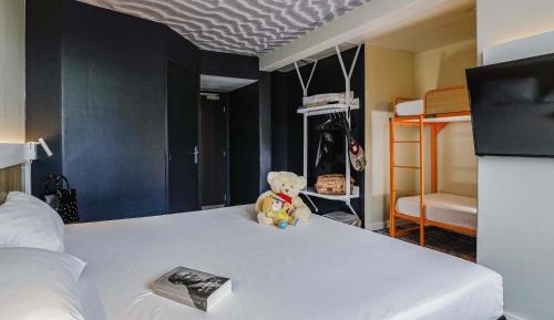 Standard Room with One Double Bed and Two Single Beds
