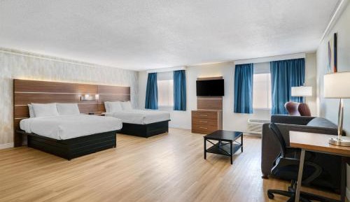 Large Queen Room with Two Queen Beds, Full Kitchen, Living Area and Sofa Bed - Non-Smoking