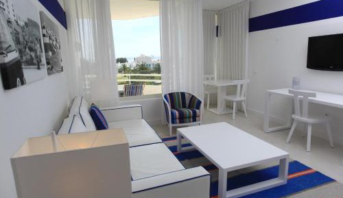 Master One-Bedroom Apartment with Sea View