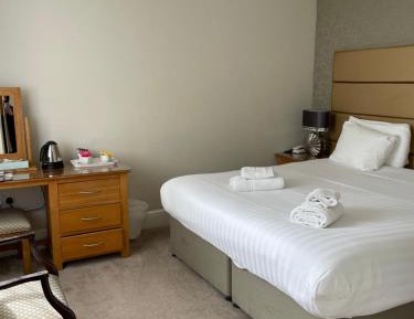 Deluxe Double Room with Side Sea View