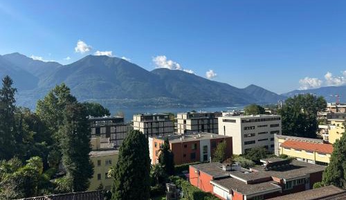 Apartment with Lake View