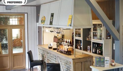 Thirteen-Bedroom Holiday home