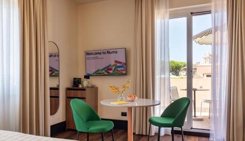 Medium Room with Terrace