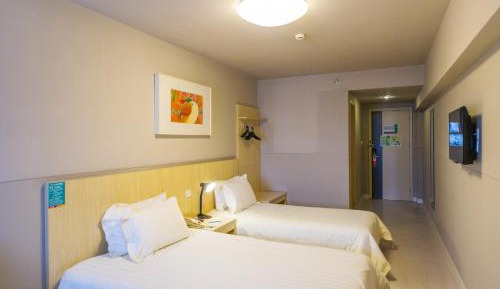 Twin Room B