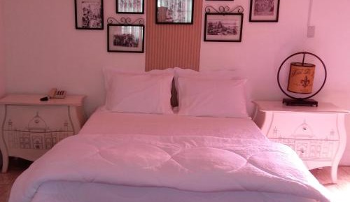 Deluxe Suite with Air Conditioning 