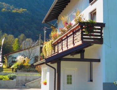 Apartment with Mountain View