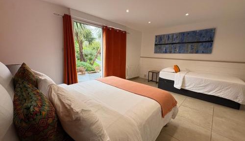 Quadruple Room with Private Bathroom