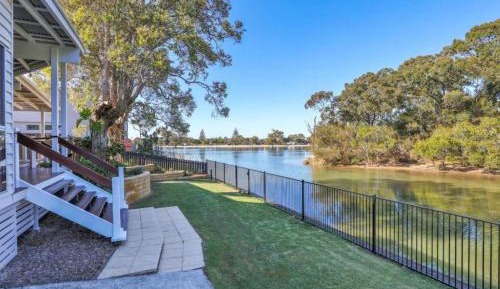 Luxury 5-Bedroom Waterfront House