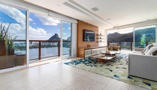 Two-Bedroom Apartment with Lake View