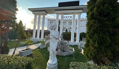 King Room with Pool View