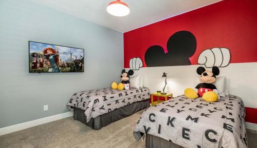 Eight-Bedroom Holiday Home