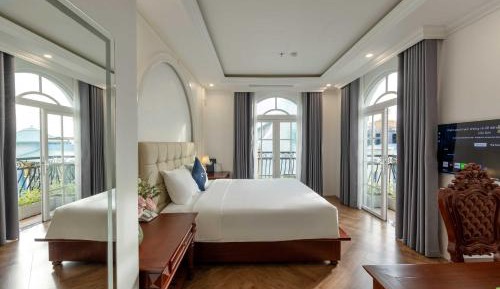 Deluxe Double Room with Balcony and Sea View