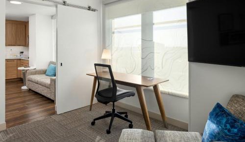 One-Bedroom King Suite with Sofa Bed and Transfer Shower - Mobility Accessible