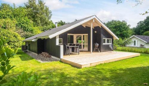 Three-Bedroom Holiday Home 