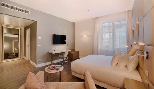 Family Connecting Room (3 Adults + 1 Child)