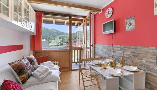 Studio with Balcony