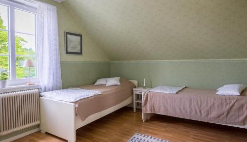 Standard Twin Room with Shared Bathroom