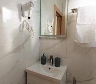 One-Bedroom Apartment with View