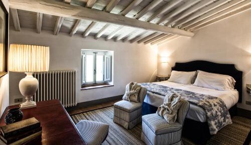 Deluxe Two-Bedroom Apartment with Garden View