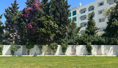 One-Bedroom Apartment with Garden