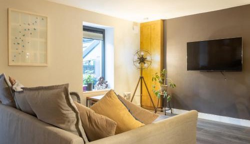 One-Bedroom Apartment with Terrace