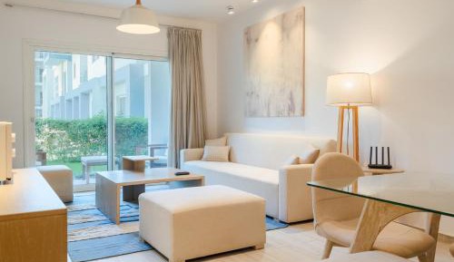 Three-Bedroom Premium Apartment with Resort View