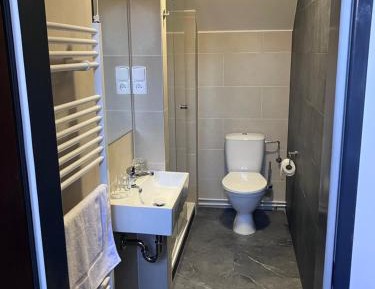 Quadruple Room with Private Bathroom